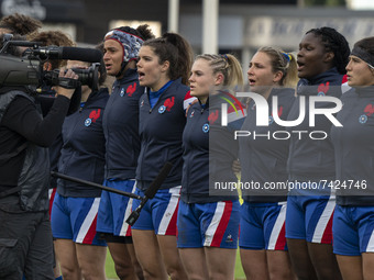 France women's rugby team during the French anthem during the international women's rugby match between France and New Zealand on November 2...