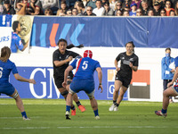 Liana MIKAELE-TU'U of the Balck Ferns face to Gaëlle HERMET, Audrey FORLANI and Coco LINDELAUF of France during the international women's ru...