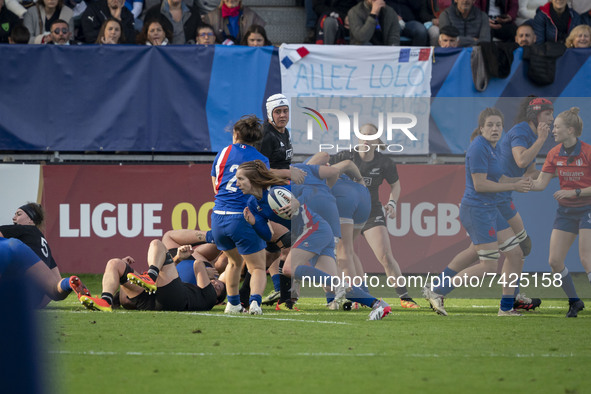 Pauline BOURDON in attack position during the international women's rugby match between France and New Zealand on November 20, 2021 in Castr...