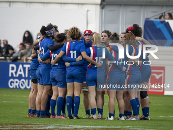The French team at the half-time during the international women's rugby match between France and New Zealand on November 20, 2021 in Castres...