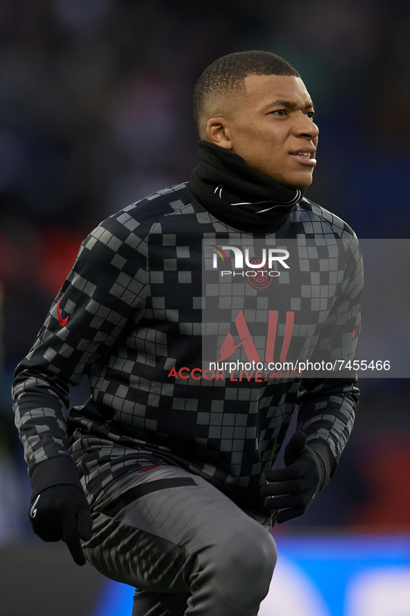 Kylian Mbappe of PSG during the warm-up before the Ligue 1 Uber Eats match between Paris Saint Germain and FC Nantes at Parc des Princes on...