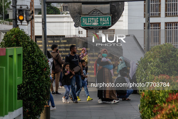 People wearing a facemask are seen walk in a shopping area on January 29, 2022 in Bandung, Indonesia. Based on data from the Global Initiati...