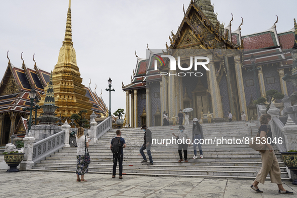 Foreign tourists wearing face masks visit the Temple of the Emerald Buddha in Bangkok, Thailand, 01 May 2022. Thailand allowing vaccinated t...