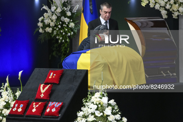 Relatives of Ukrainian first president Leonid Kravchuk attends his funeral ceremony in Kyiv, Ukraine, May 17, 2022 