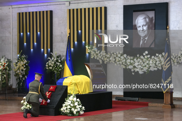 An honor guardian honored during the funeral ceremony of Ukrainian first president Leonid Kravchuk  in Kyiv, Ukraine, May 17, 2022 