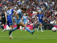 LONDON, ENGLAND - MAY 15:Hayley Raso of Manchester City WFC scores her sides equalising goal to make the score 2-2 during Women's FA Cup Fin...