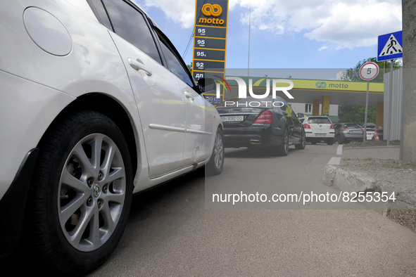 ODESA, UKRAINE - MAY 19, 2022 - A long queue of cars forms outside a petrol station in Odesa, southern Ukraine. This photo cannot be distrib...