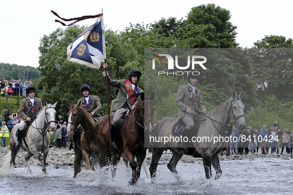 Selkirk, UK. 17.Jun.2022.  
Selkirk Common Riding 2022. Friday.
Adam Nichol, Selkirk Royal Burgh Standard Bearer, 2022, flanked by his Atten...