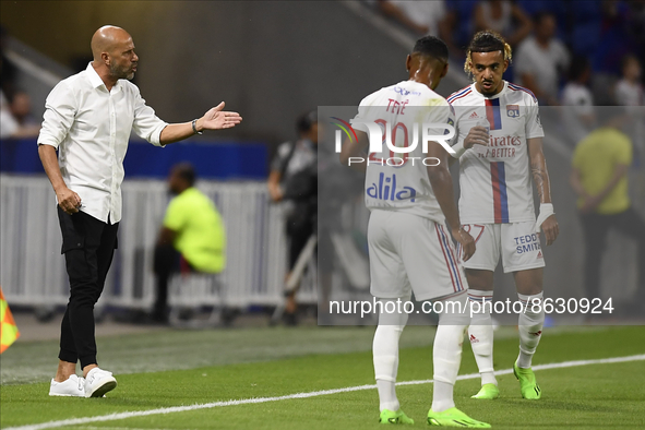 Peter Bosz head coach of Olympique Lyonnais gives instructions during the Ligue 1 match between Olympique Lyonnais and AC Ajaccio at Groupam...