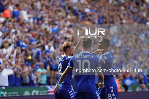 Kiernan Dewsbury-Hall of Leicester City celebrates with teammates Youri Tielemans of Leicester City and James Maddison of Leicester City aft...