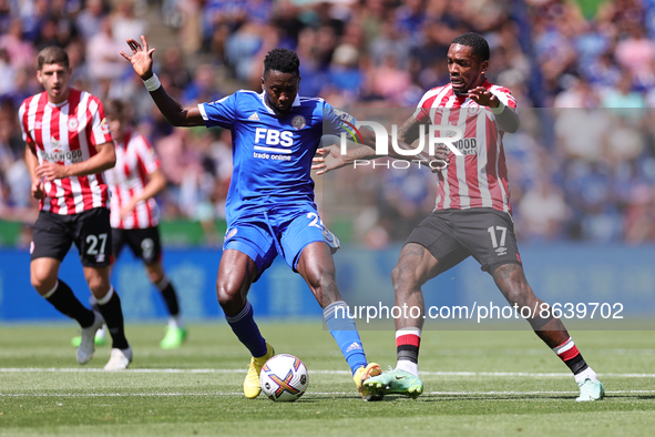 Wilfred Ndidi of Leicester City challenges Ivan Toney of Brentford during the Premier League match between Leicester City and Brentford at t...
