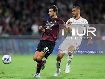 Antonio Candreva of US Salernitana 1919 and Leonardo Spinazzola of AS Roma compete for the ball during the Serie A match between US Salernit...