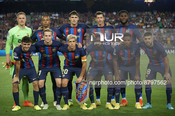 Barcelona line up (L-R) Marc-Andre ter Stegen, Jules Kounde, Andreas Christensen, Robert Lewandowski, Franck Kessie, Pedri, Frenkie de Jong,...