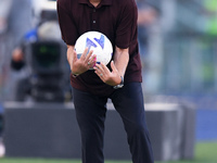 Jose Mourinho of AS Roma keeps the ball during the Serie A match between AS Roma and Atalanta BC at Stadio Olimpico, Rome, Italy on 18 Septe...
