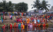 Nov. 17, 2015 - Dhaka, Bangladesh - Hindu Devotees observe Chhath Puja/Surya Puja (Worship...