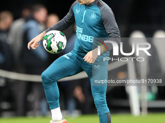 Kieran Trippier of Newcastle United warms up during the Carabao Cup Third Round match between Newcastle United and Crystal Palace at St. Jam...