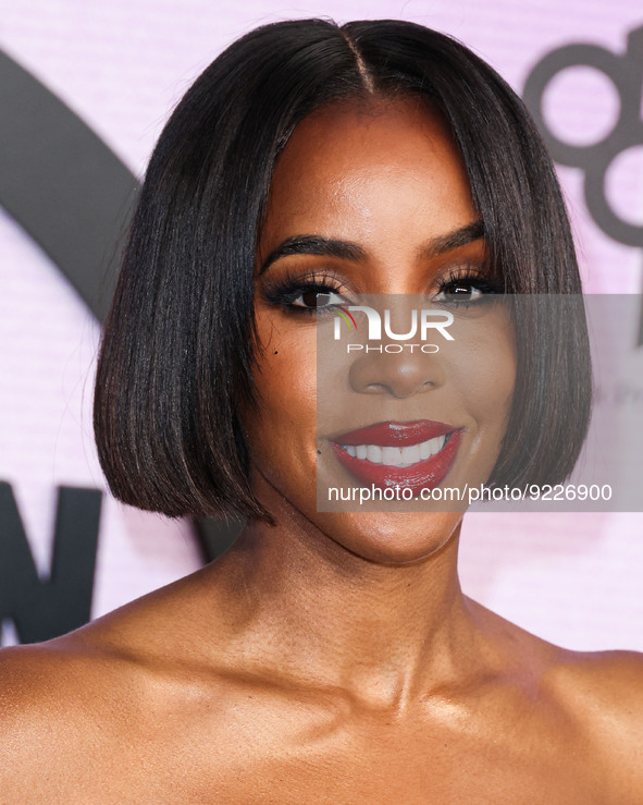 Kelly Rowland arrives at the 2022 American Music Awards (50th Annual American Music Awards) held at Microsoft Theater at L.A. Live on Novemb...