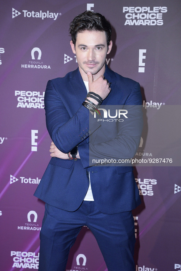 Emmanuel Senties attends the red carpet of People's Choice Awards Viewing Party 2022 at Universal Pictures Mexico. on December 6, 2022 in Me...