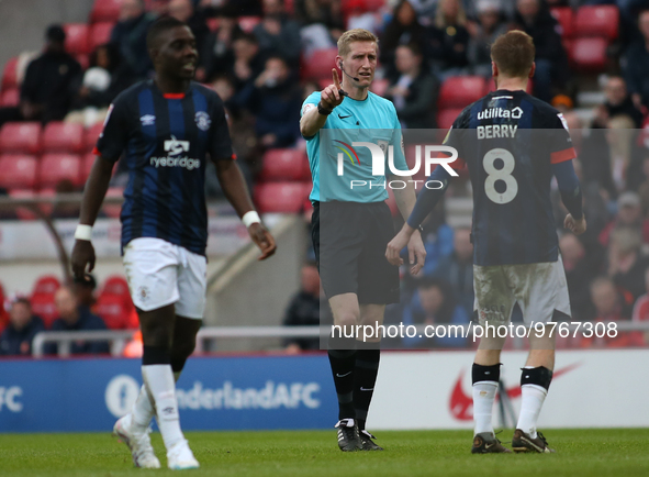 Referee Scott Oldham warns Luton Town's Luke Berry during the Sky Bet Championship match between Sunderland and Luton Town at the Stadium Of...