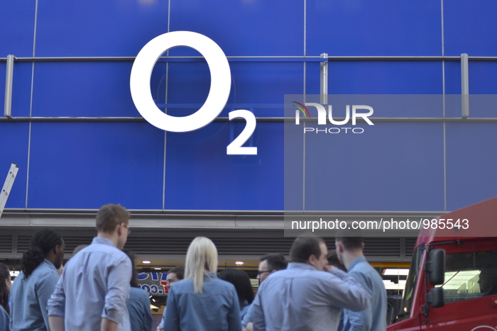 O2 to open new store in Manchester, England