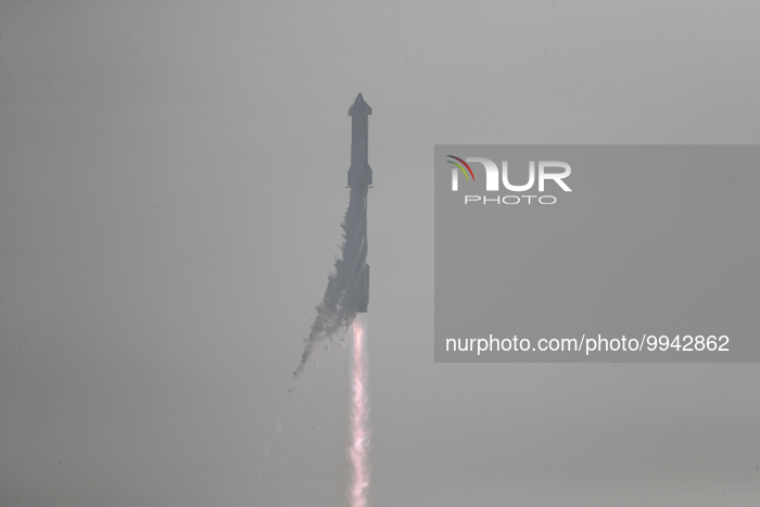 SpaceX Launches Their Integrated Starship Rocket 